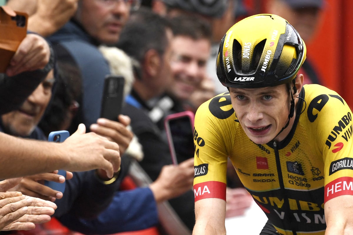 Horror-Crash erschüttert Radsport: Tour-de-France-Sieger regungslos am Boden!