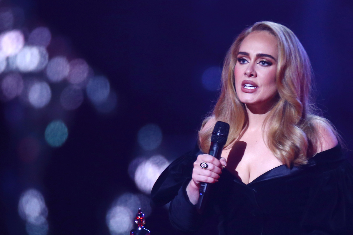 Adele crolla mentre si esibisce a Las Vegas