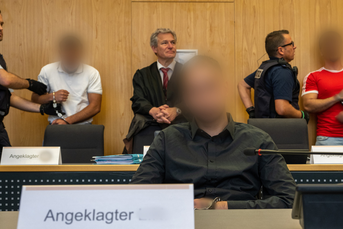 Versuchter Mord An Polizisten: Opfer Spricht In Ulm Detailliert Von ...