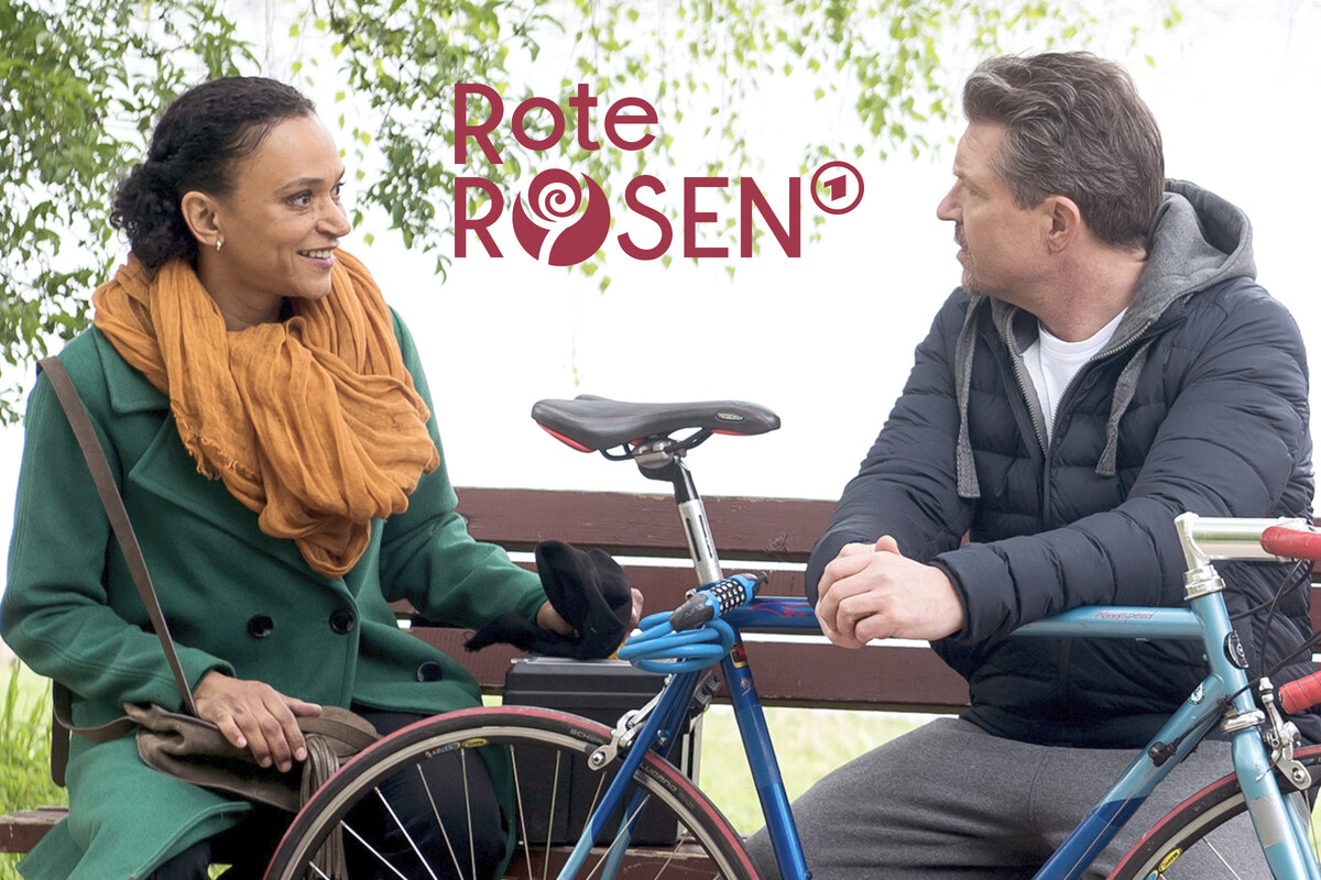 -quot-Rote-Rosen-quot-Anette-hilft-Ralf-nach-einer-Fahrradpanne-danach-kommt-es-zum-Kuss