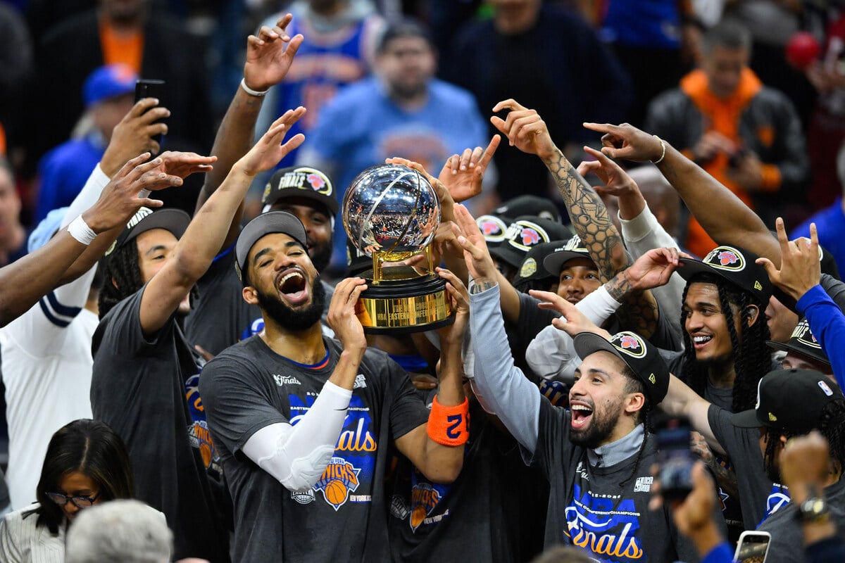 New York Knicks sweep Cavs to reach first NBA Finals since 1999