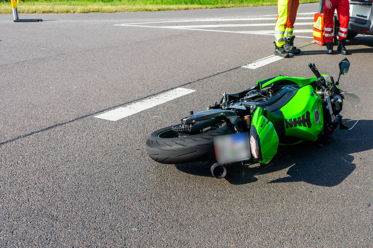 Rettungs-Hubschrauber Im Einsatz: 26-jähriger Biker Bei Unfall In ...