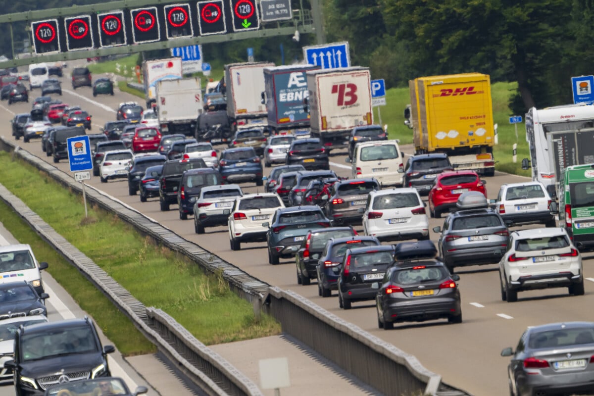 Unfall-im-Pfingst-Stau-Zwei-Verletzte-und-f-nf-besch-digte-Autos-auf-der-A14