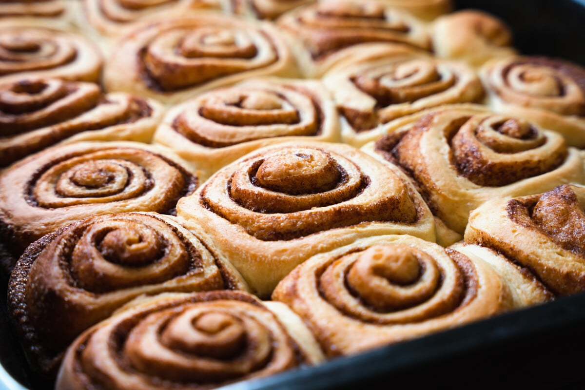 Super-saftige-Zimtschnecken-selber-backen-Einfaches-Rezept-mit-Trockenhefe