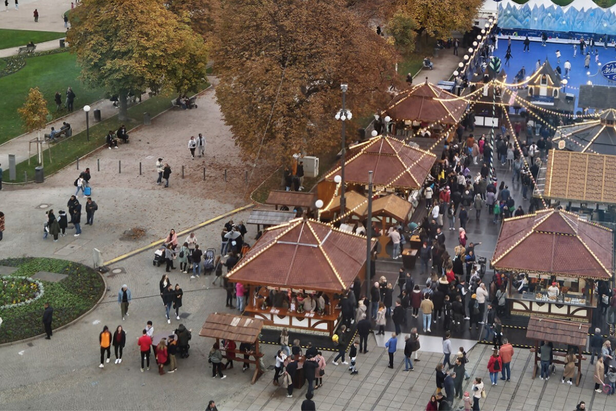 Eröffnung bei Frühlingswetter: Stuttgarter Wintertraum läutet Vorweihnachtszeit ein
