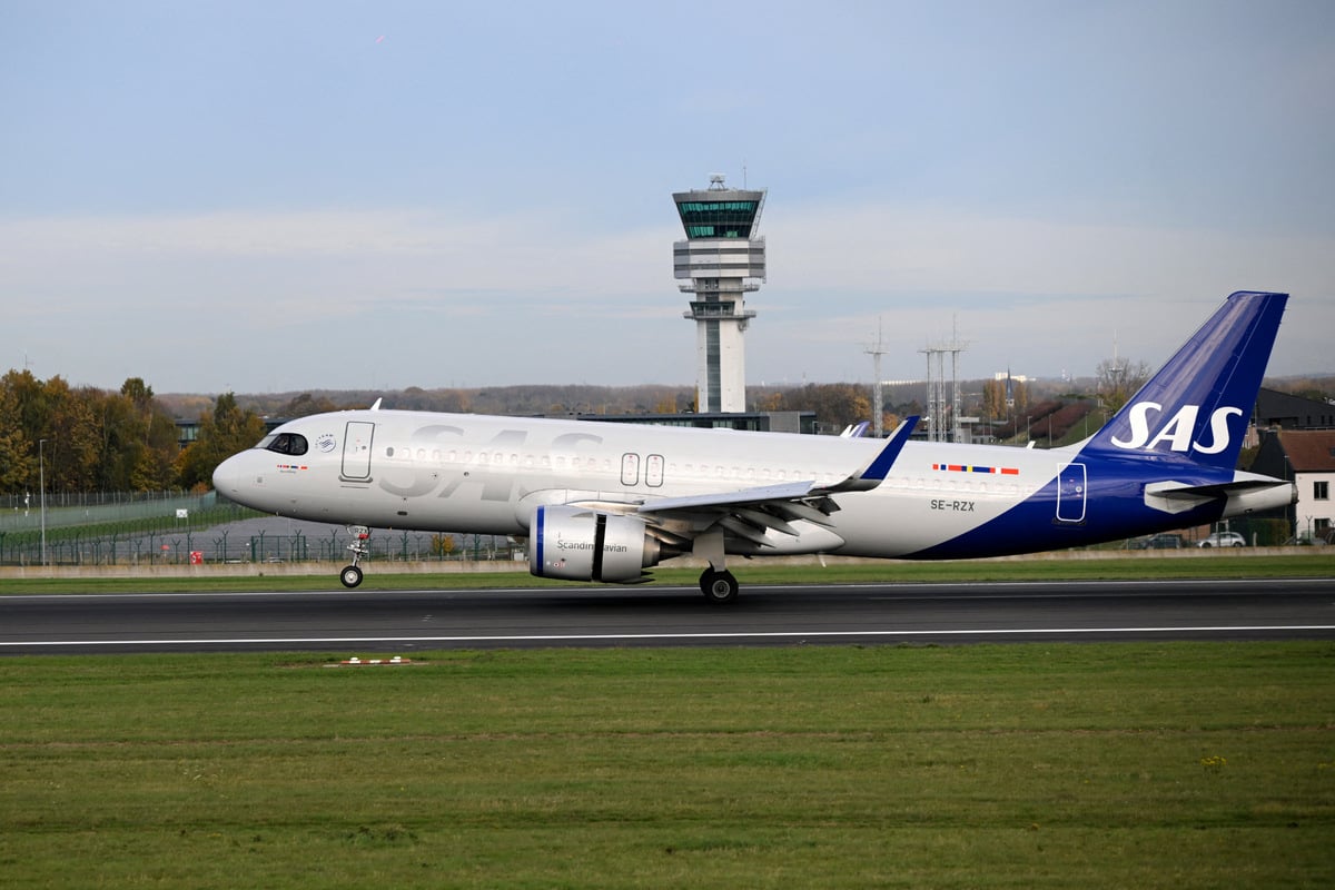 Startbahn-und-Rollfeld-verwechselt-Notbremsung-Flugzeug-evakuiert-