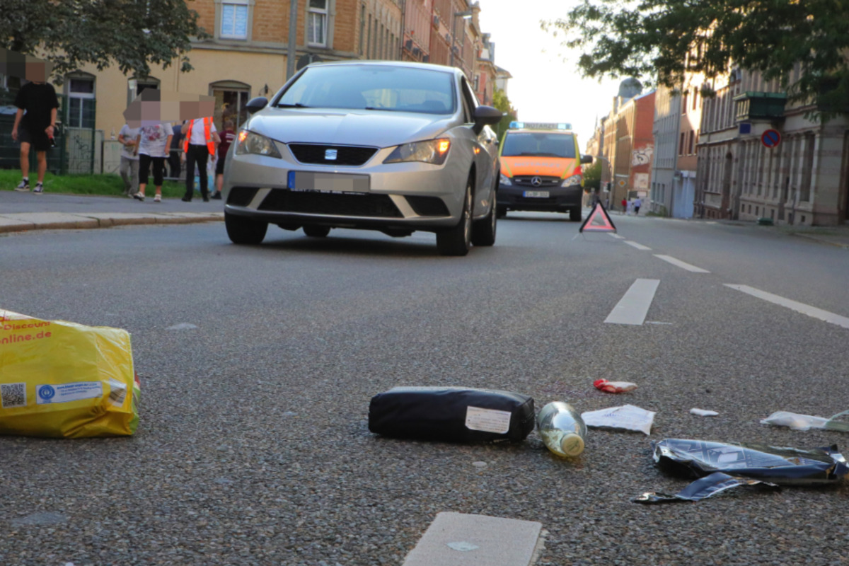 Schwerer Unfall In Chemnitz: Person Von Auto Erfasst