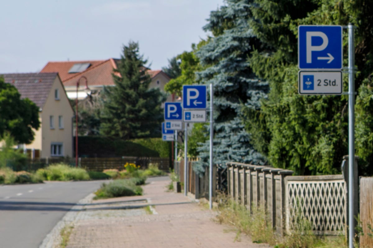 16-auf-100-Metern-Anwohner-in-s-chsischem-Ort-erz-rnt-ber-unerwarteten-Schilderwald