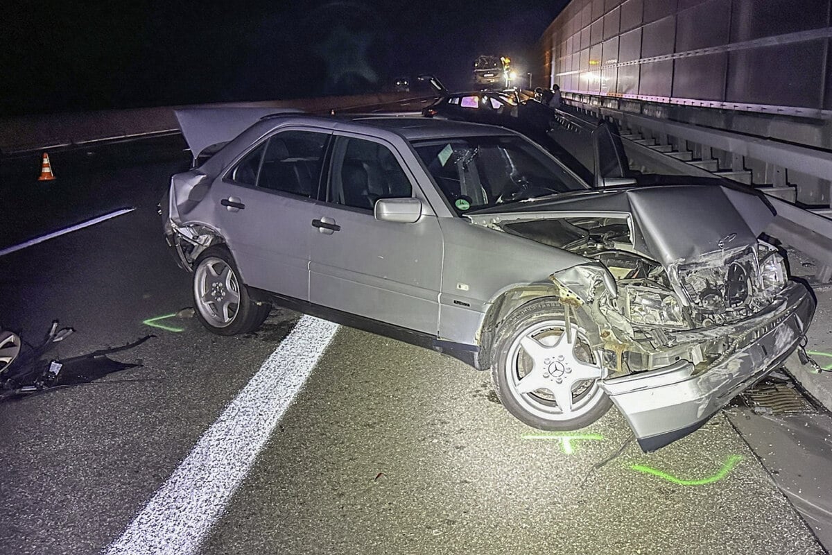 Renault, Mercedes und VW-Camper kollidieren auf A5: Vier teils schwer Verletzte!