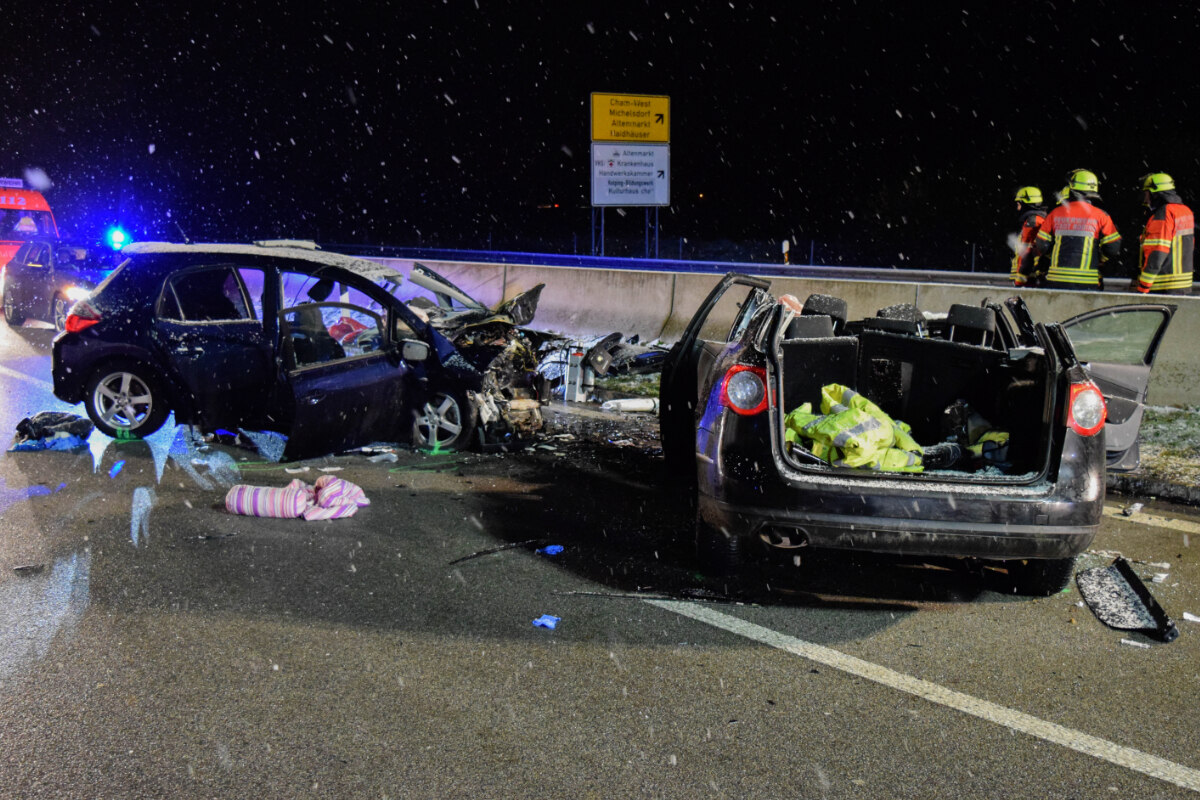 Geisterfahrer Verursacht Horror-Unfall In Cham: Ein Toter Und Vier ...