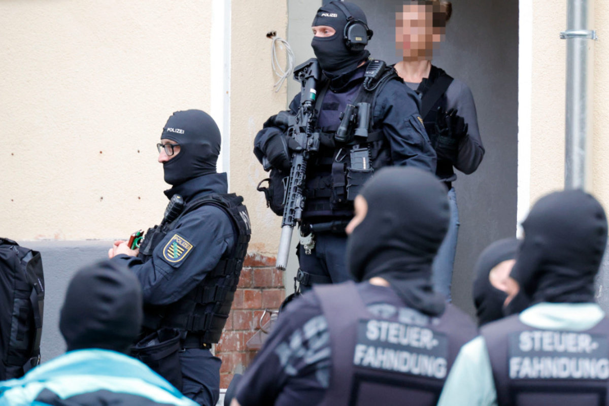 Razzia in Chemnitz: Polizei und Zoll durchsuchen mehrere Wohnungen