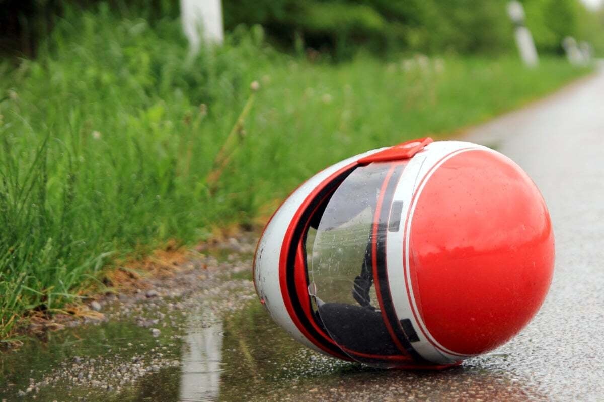 Schwerer-Motorradunfall-im-Mansfeld-S-dharz-Fahrer-muss-in-Klinik