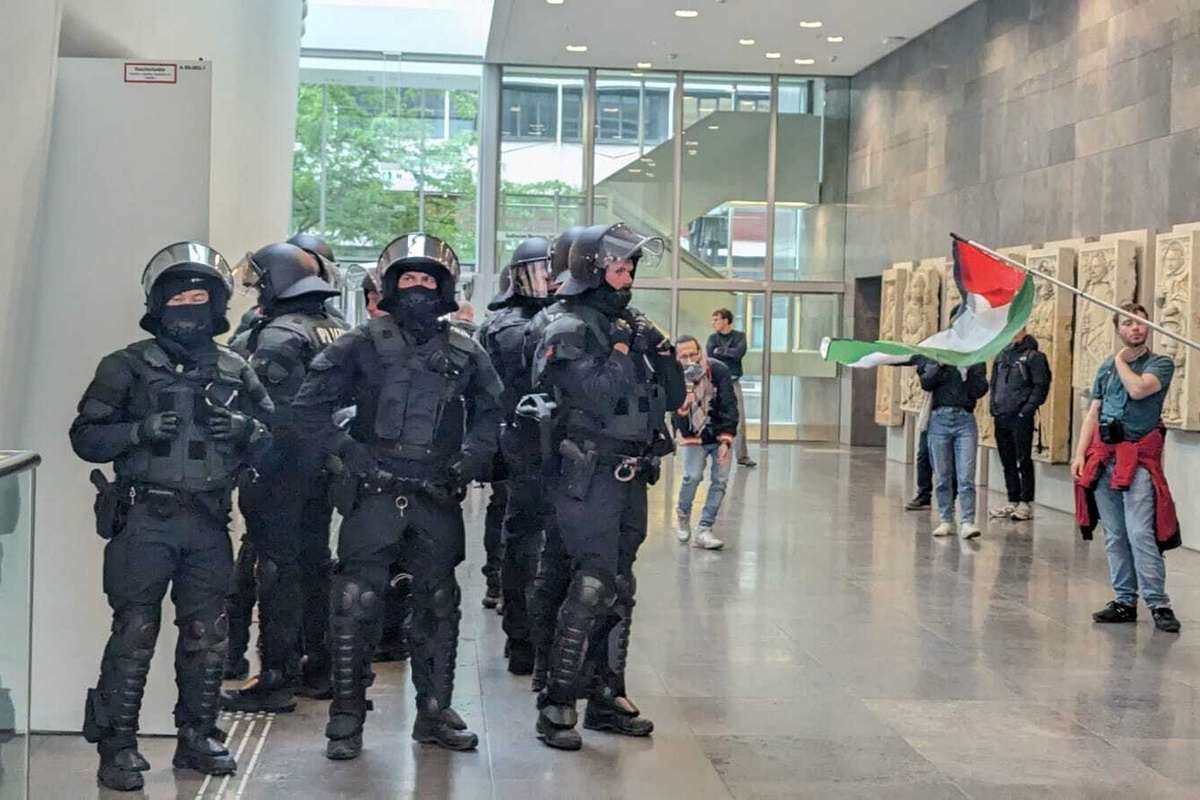 Uni Leipzig von Israel-Hassern besetzt: Polizei startet Räumung!