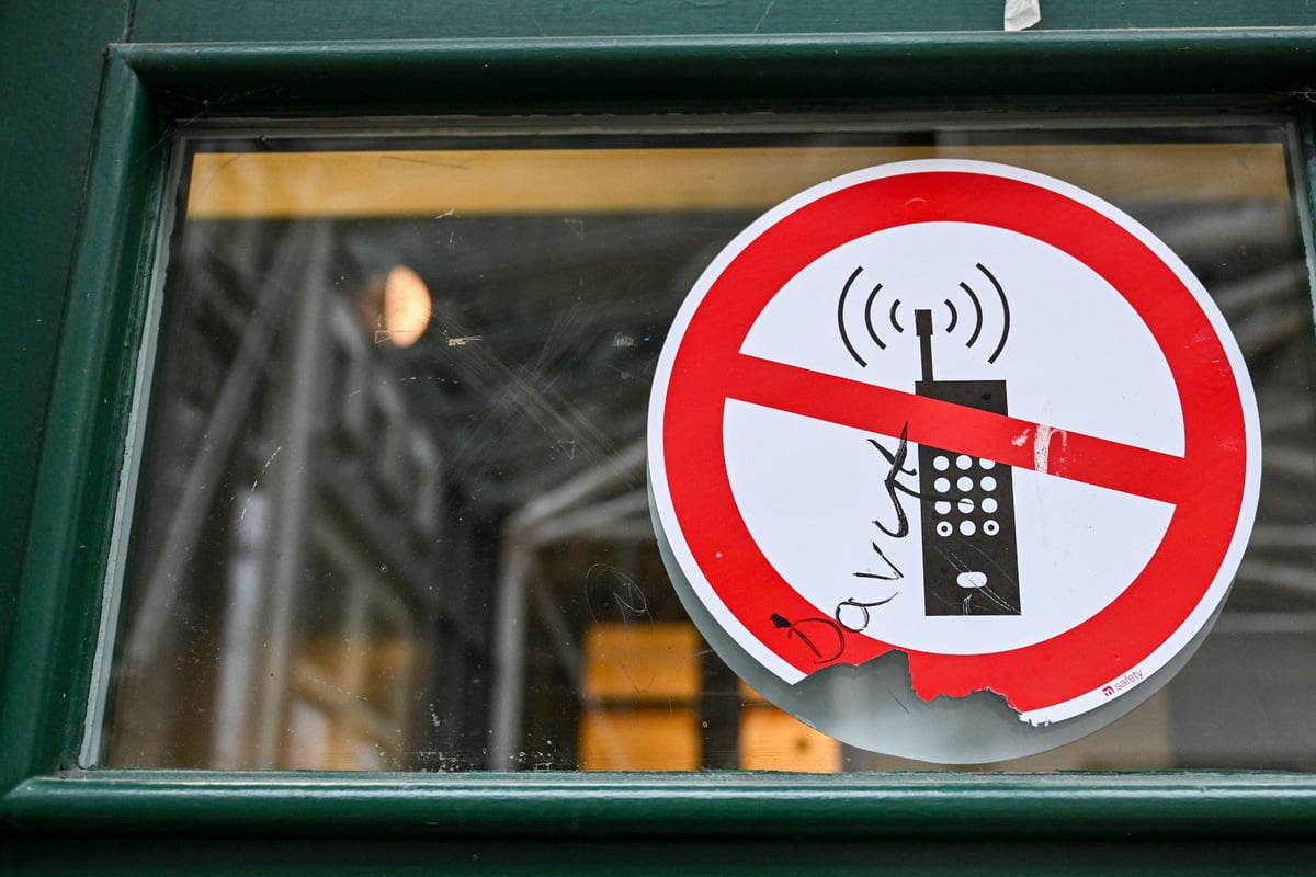 Handy-Verbot-an-Schulen-in-Sachsen-Anhalt-Land-erarbeitet-Leitlinie