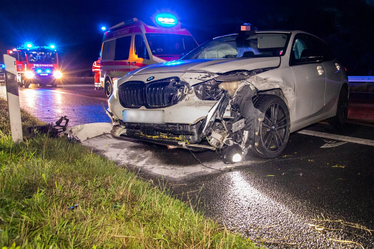 Heftiger Crash auf A72: Betrunkener BMW-Fahrer kracht gegen Auto und Leitplanke