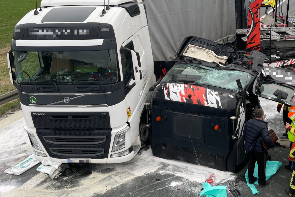 Heftiger Unfall auf A9: Führerhaus wird von Sattelschlepper gerissen