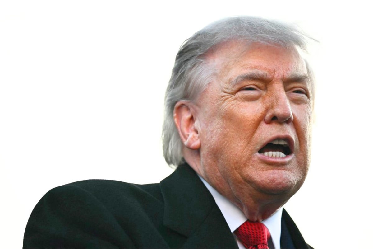 Trump loses it after being pressed on vanity projects: "Beauty made our country great!"