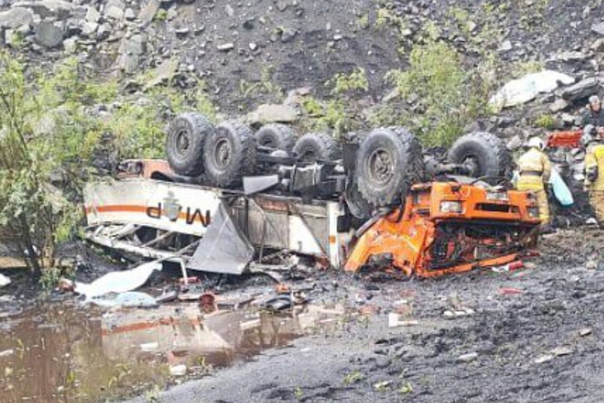 Bus-st-rzt-in-Grube-14-Tote-bei-Trag-die-an-Kohlemine