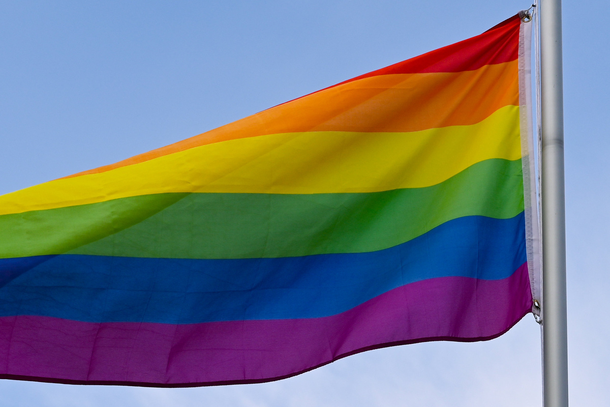 Stadt Dresden hisst mehrmals Regenbogen-Flagge! An diesen Standorten soll Zeichen gesetzt werden