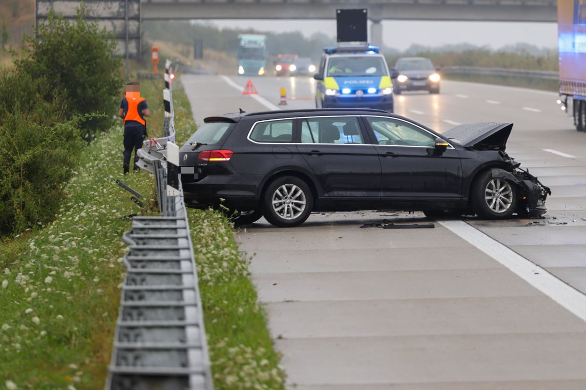 Unfall auf A4: Auto kracht in Leitplanke