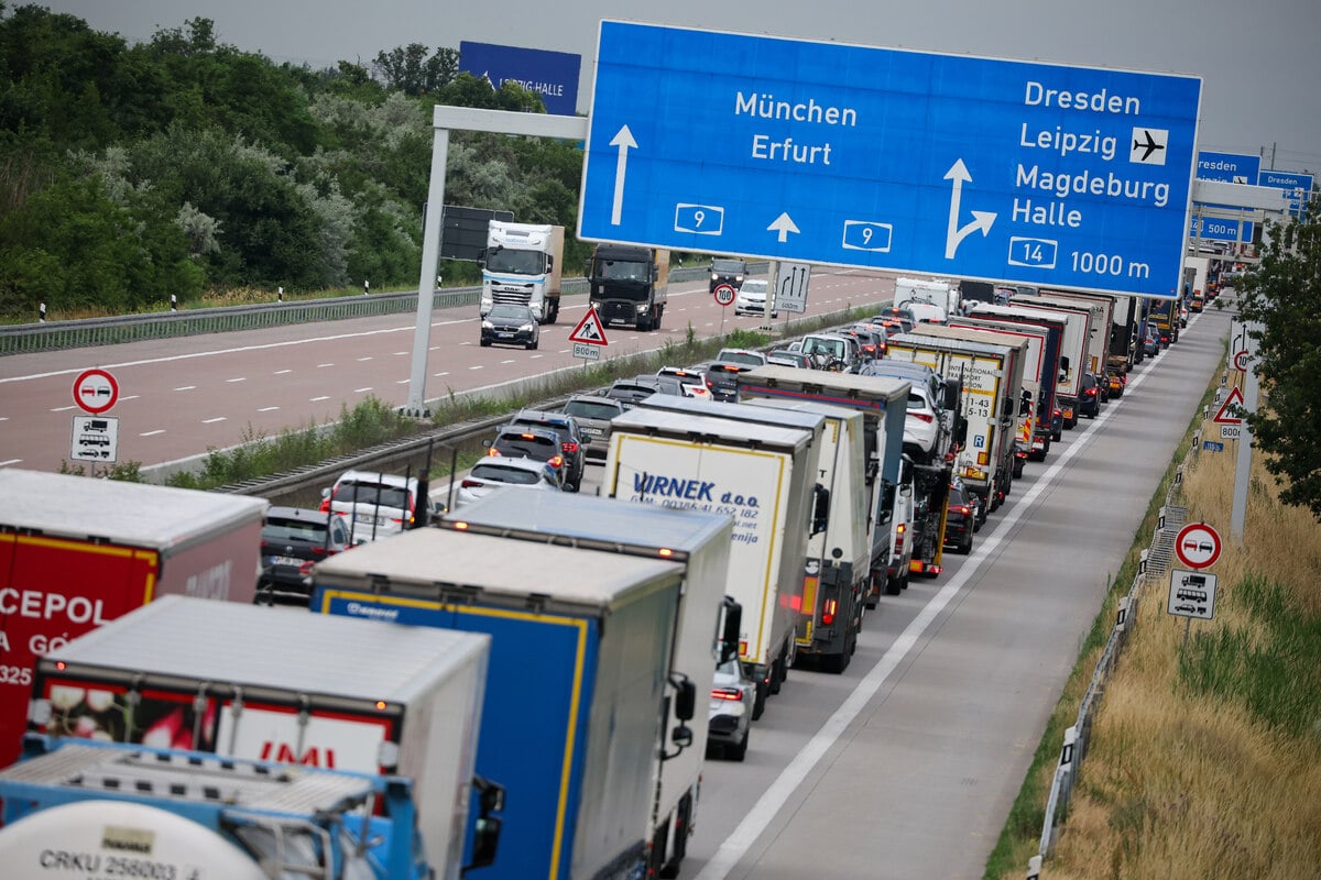 Rettungseinsatz auf A9 bei Leipzig: Autobahn stundenlang gesperrt!