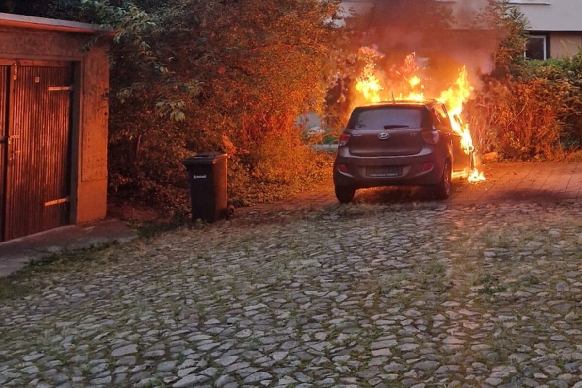 Dreiste Feuerteufel setzen Auto in Brand - Wer kann der Polizei helfen?