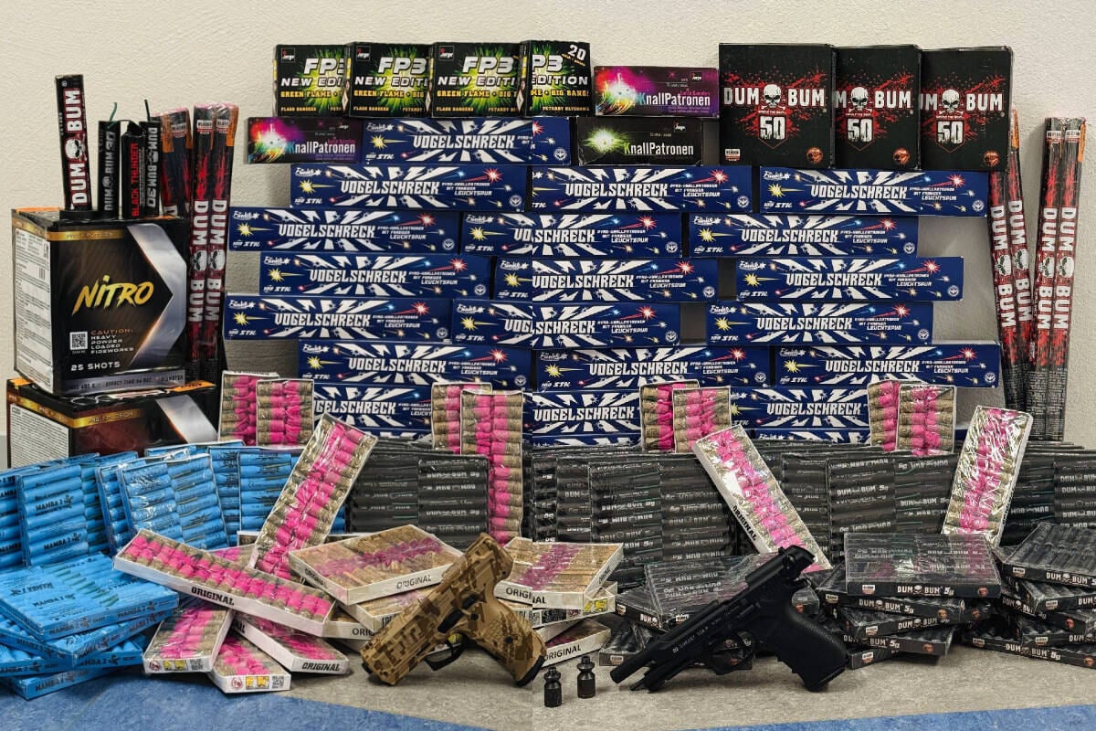 Razzien-bei-Instagram-H-ndlern-Polizei-stellt-Kugelbomben-sicher