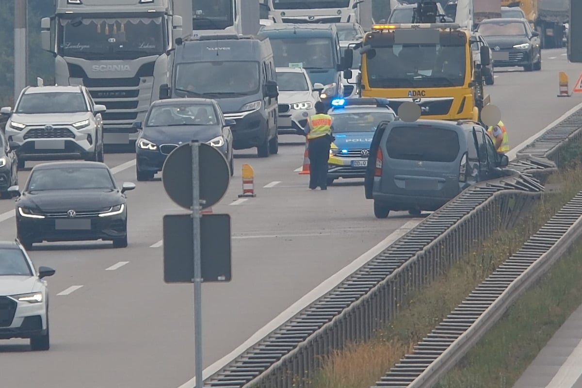 Stau nach Unfall auf der A38 bei Leipzig