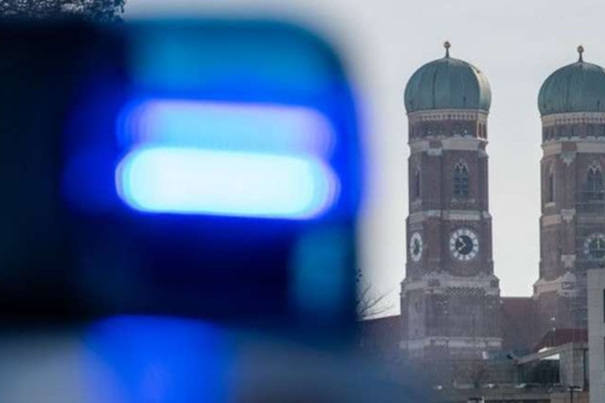 Alkohol-Drogenverdacht-kein-F-hrerschein-BMW-Fahrer-kracht-in-Streifenwagen