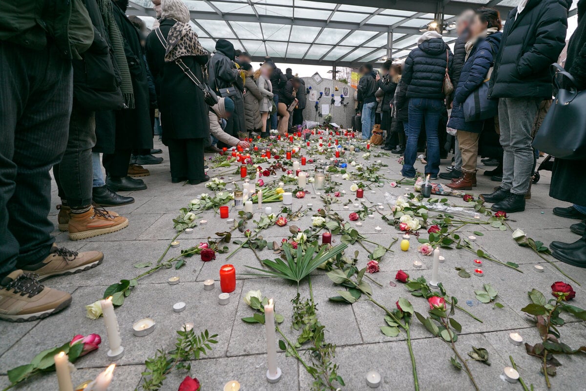 Nach-schrecklicher-U-Bahn-Tat-Menschen-gedenken-toter-18-J-hriger