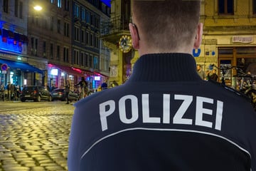 Dresden: Streit in der Neustadt eskaliert: Polizist von Flasche getroffen!