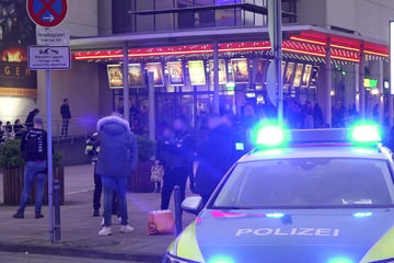 Polizei-Großeinsatz am Männertag: Verdächtiger in Kino festgenommen