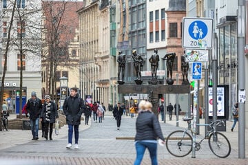 Leipzig: Polizeieinsatz in der Innenstadt: Mann sorgt mit verfassungsfeindlichem Gruß für Aufregung