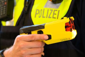 Horrende Kosten: Debatte um Taser-Ausbau in NRW geht weiter