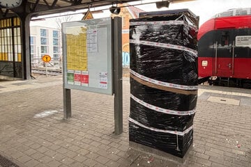 Dresden: Fünfstelliger Sachschaden: Vandalen sprengen Automat in Dresden und sorgen für Zugausfälle