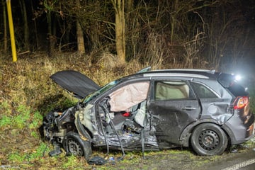 Unfall A61: Tragödie an Heiligabend: Horror-Crash bei Köln - Frau stirbt auf A61