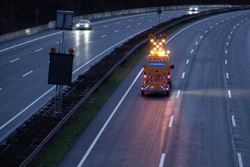Über 10 Kilometer lange Ölspur: A7 mehrere Stunden gesperrt