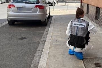 Leiche in Wohnung entdeckt: Spuren lassen Schlimmes vermuten