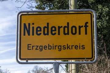 Erzgebirge: Fußgänger mit Messer bedroht und ausgeraubt