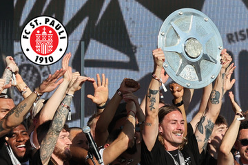Da ist das Ding! FC St. Pauli feiert Meisterschaft mit zehntausenden Fans