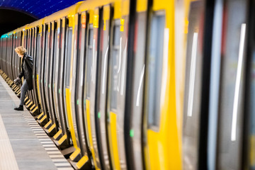 Berlin: Graffiti-Schmierer schubst Zeugen ins U-Bahn-Gleis: Stromschlag!