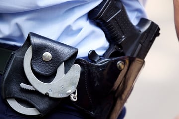 Er griff die Beamten mit einem Messer an: Mann durch Polizeischuss schwer verletzt