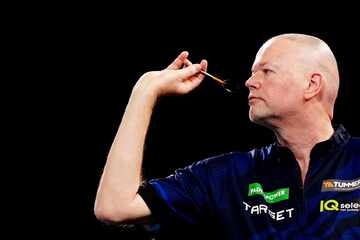 Darts-Legende erlebt WM-Debakel: Das sagt Raymond van Barneveld über seine Zukunft