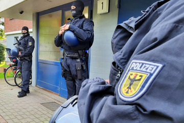 Flüchtlinge als "Ware" missbraucht: Polizei-Schlag gegen syrische Schleuser-Bande