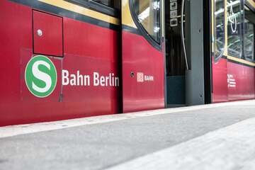 Berlin: Feuerwehreinsatz am S-Bahnhof Landsberger Allee: Ringbahn unterbrochen