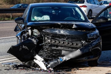 Unfall A3: Auto kracht nach Kollision in Lkw: Unfall mit zwei Verletzten auf der A3