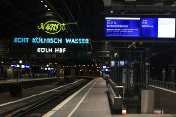 Köln: Mann klaut 22-Jährigem Rucksack und flüchtet aus Zug, Polizei sucht Hinweise