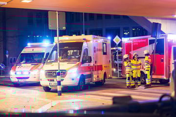 Großeinsatz an Kölner Altenheim: Zwei Menschen im Krankenhaus