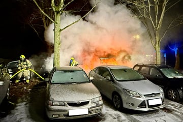 Berlin: Mehrere Autos im Falkenhagener Feld abgefackelt