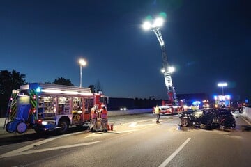 Kollision auf A81 zwischen zwei Autos und Lkw: Fünf Verletzte bei schwerem Unfall